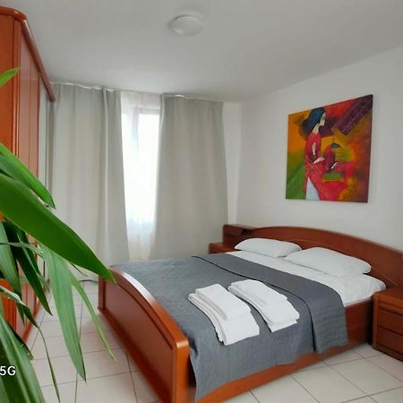 Mooi Slaapkamer! Proper En Compact Place Voor 3 Antwerp Exterior photo